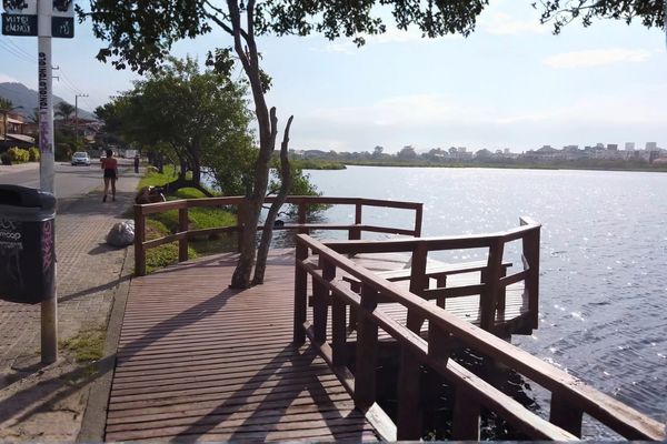 Deck principal da Lagoa Pequena, no Campeche.