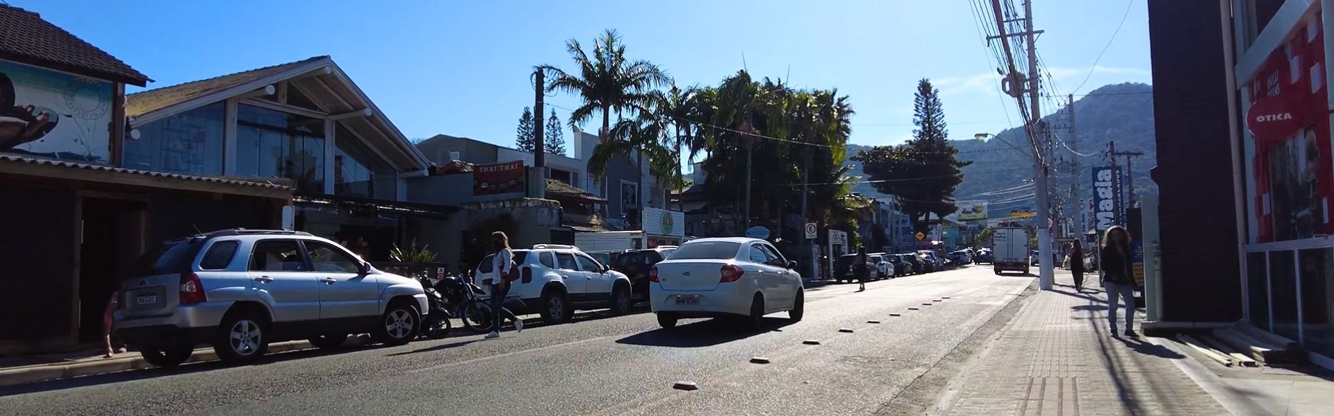 Rua principal do centrinho da lLagoa da Conceição